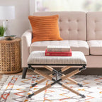 Banco decorativo boho com estrutura metálica