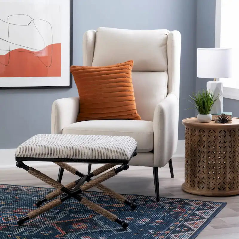 Banco decorativo boho com estrutura metálica
