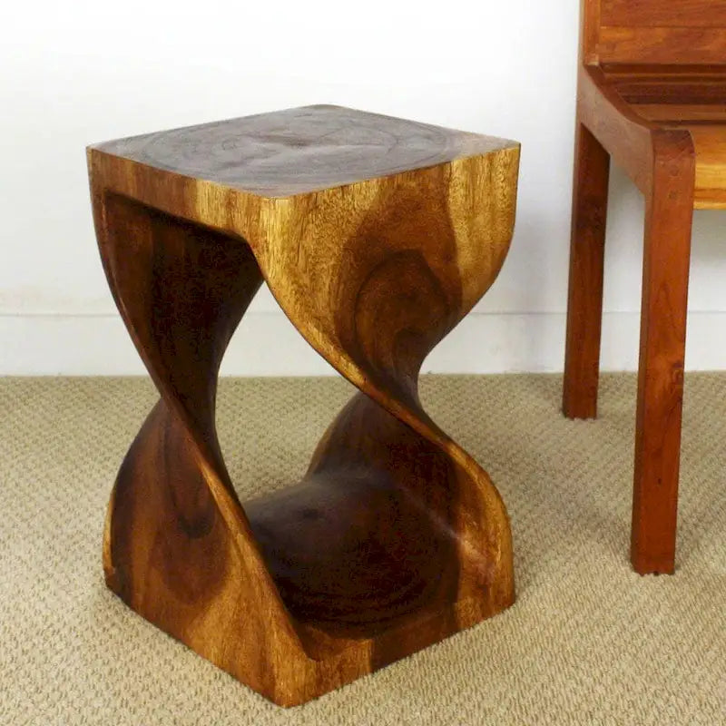 Sgabello in legno Twist 12 x 12 x 18 In - finitura a olio noce
