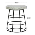 Mesa lateral com tampo de mármore e estrutura de ferro